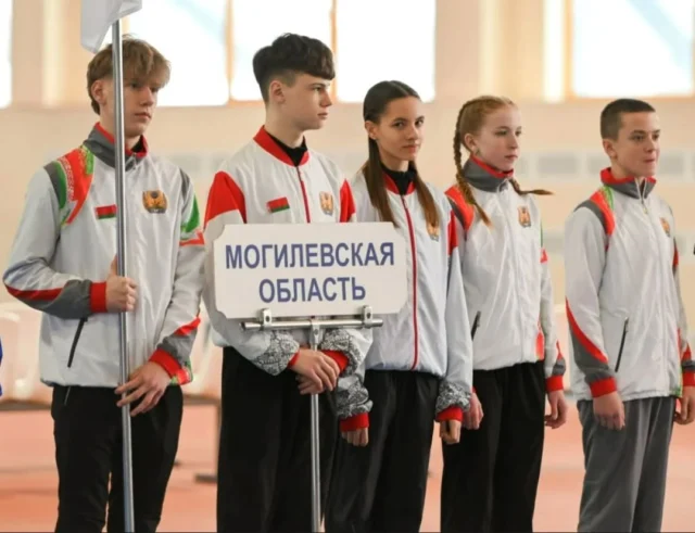 🖇️Успешным выступлением завершилось участие спортсменов-учащихся Могилевского областного центра олимпийского резерва по легкой атлетике и игровым видам спорта в первенстве Республики Беларусь🇧🇾 по лёгкой атлетике среди юношей и девушек 2009-2010 гг.р. 

Победителями и призёрами соревнований стали:
🥇Гапов Максим (прыжок в высоту)
🥈Денищич Ксения (прыжок в высоту)
🥈Максимов Иван (тройной прыжок)
🥉Евстигнеев Егор (60м с барьерами)

🗞️По итогам командной борьбы сборная Могилевской области расположилась на третьей строчке протокола🏆

💐Поздравляем победителей и призёров соревнований, а также их тренеров👏👏👏